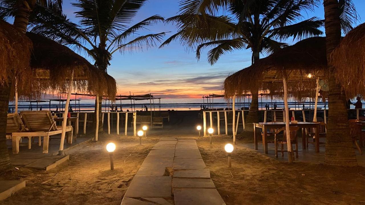 Village Susegat Beach Resort Морджим Экстерьер фото